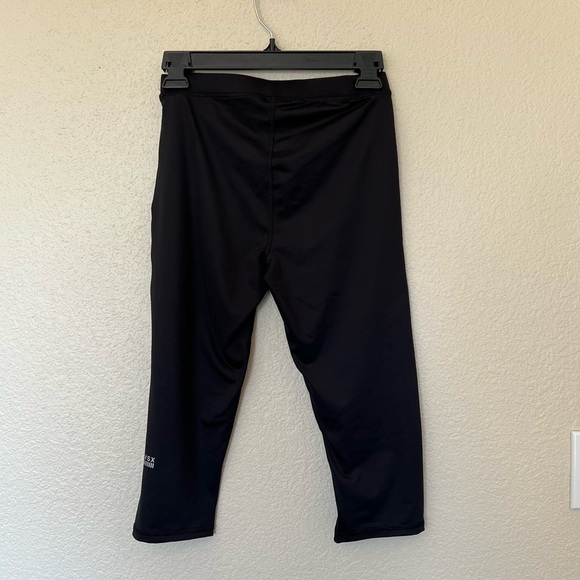 Victoria’s Secret Sport | Black and Blue Capri Leggings - Picture 7 of 8